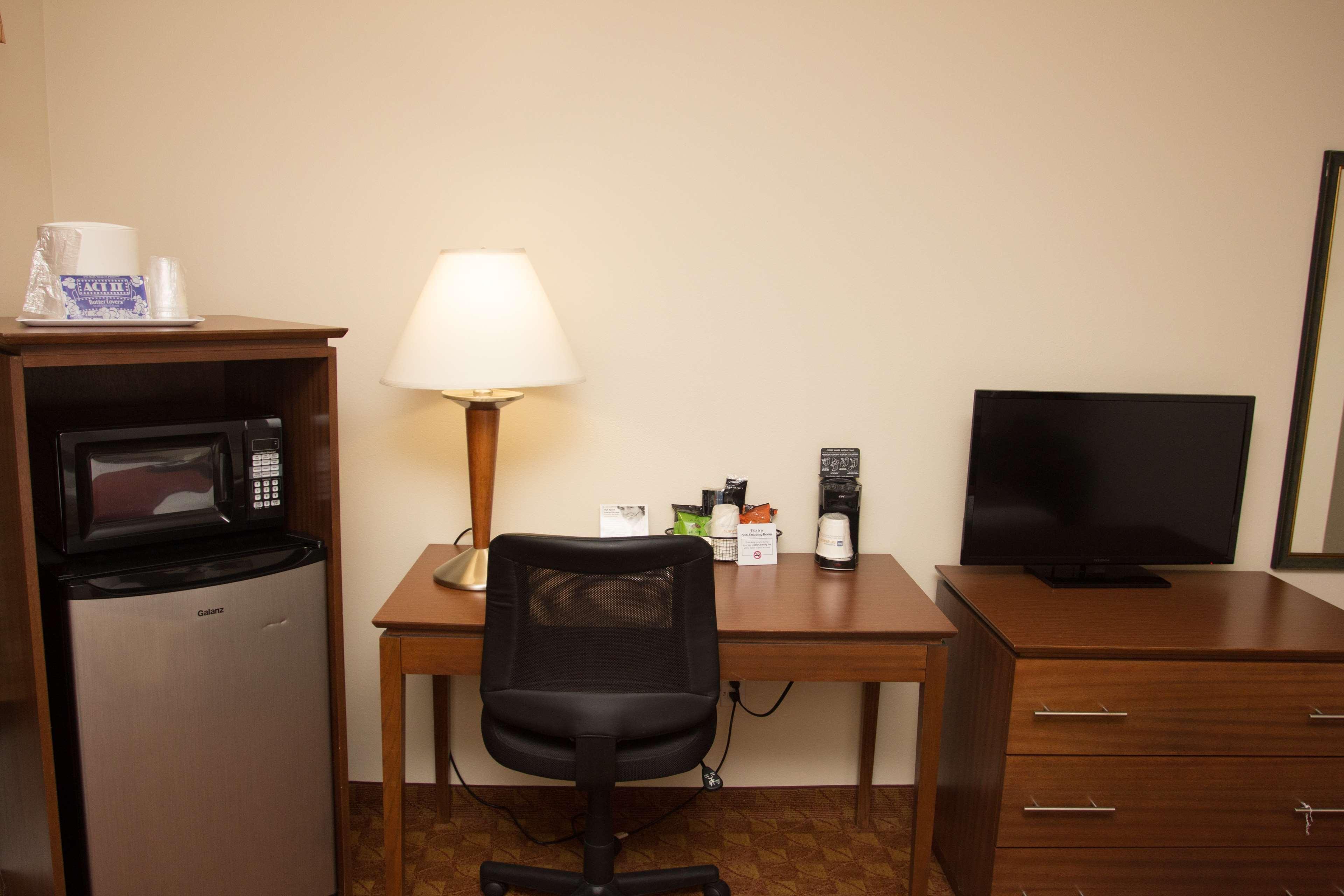 Best Western Lakewood Inn Hebron Eksteriør billede