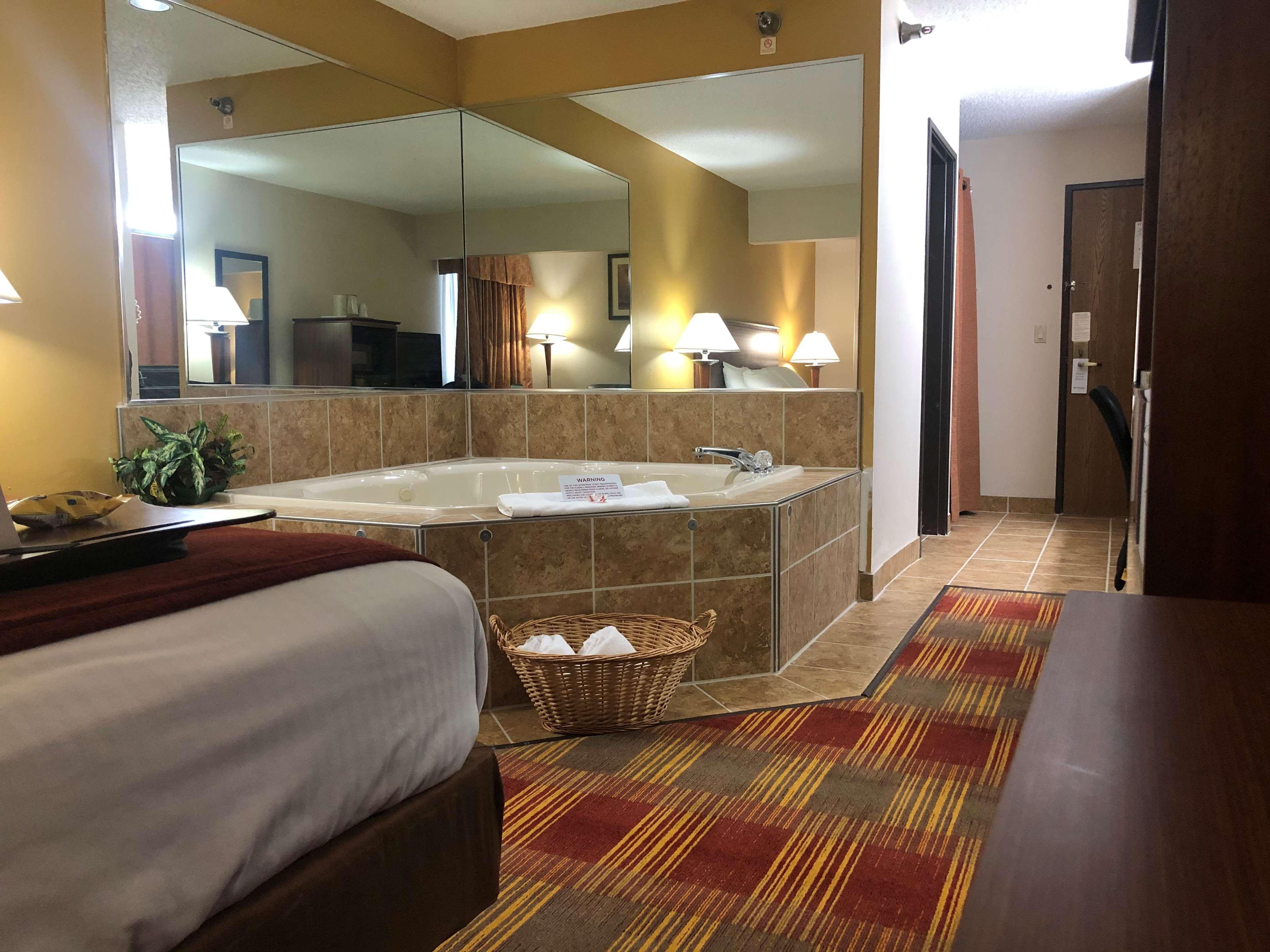 Best Western Lakewood Inn Hebron Eksteriør billede