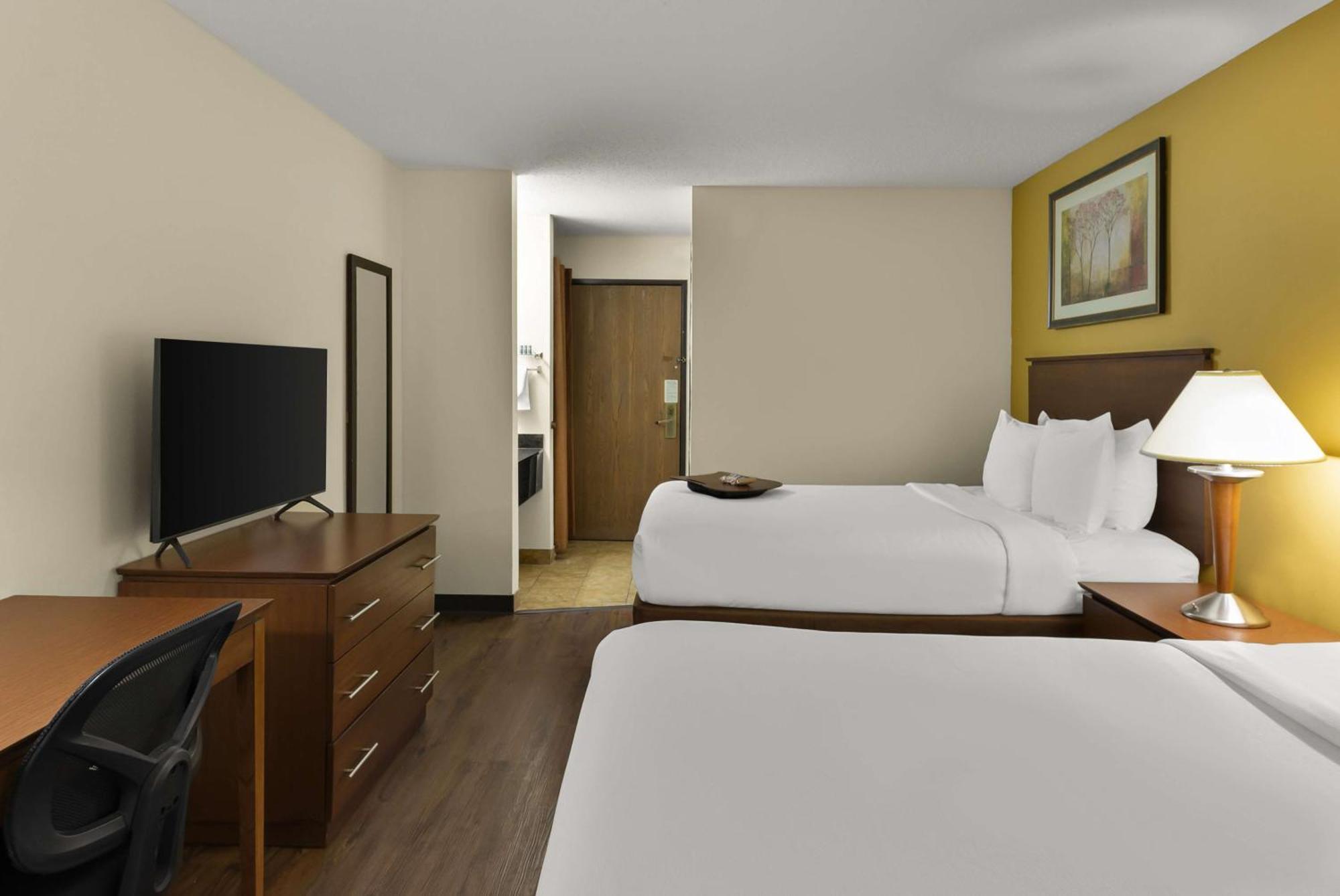 Best Western Lakewood Inn Hebron Eksteriør billede