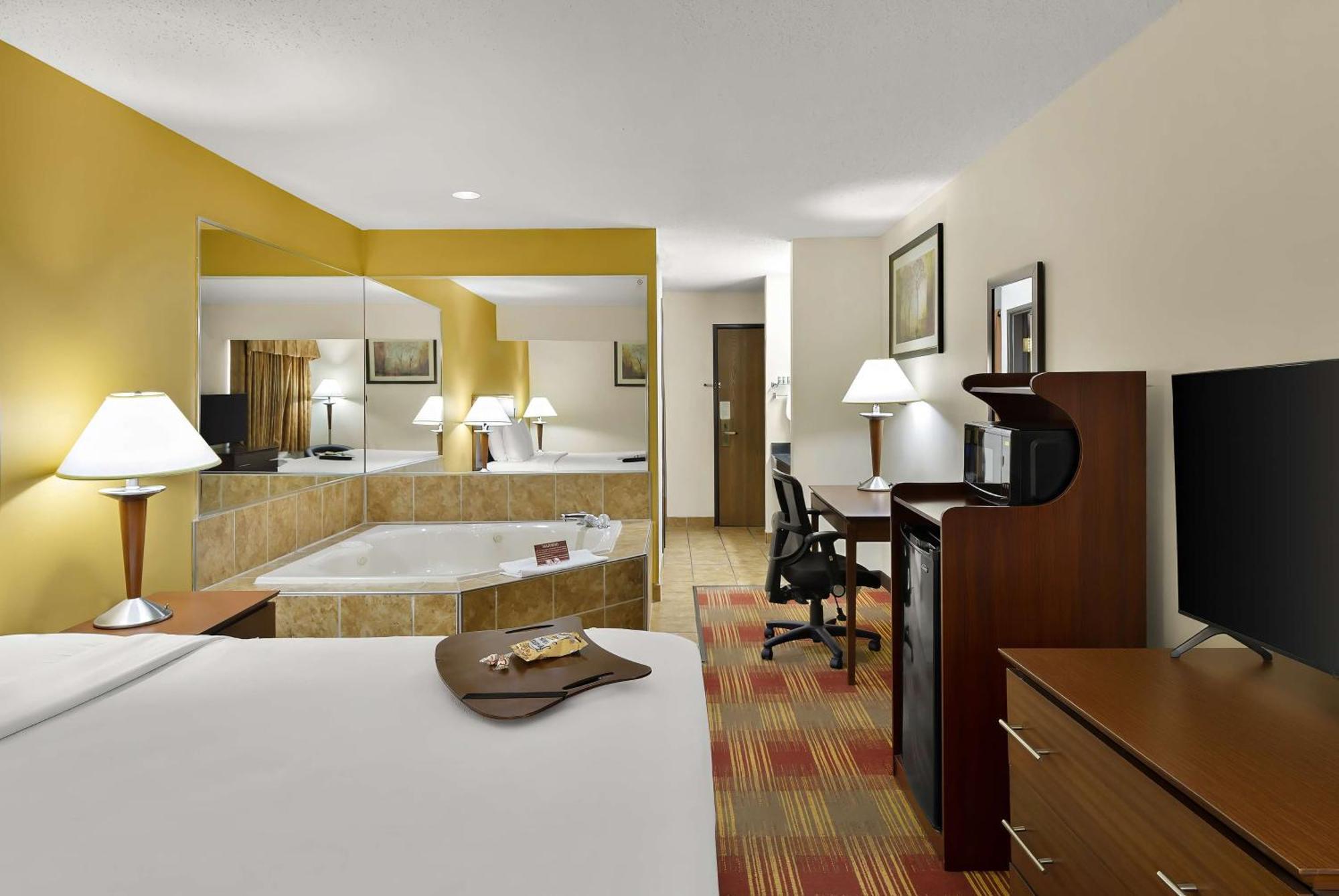 Best Western Lakewood Inn Hebron Eksteriør billede