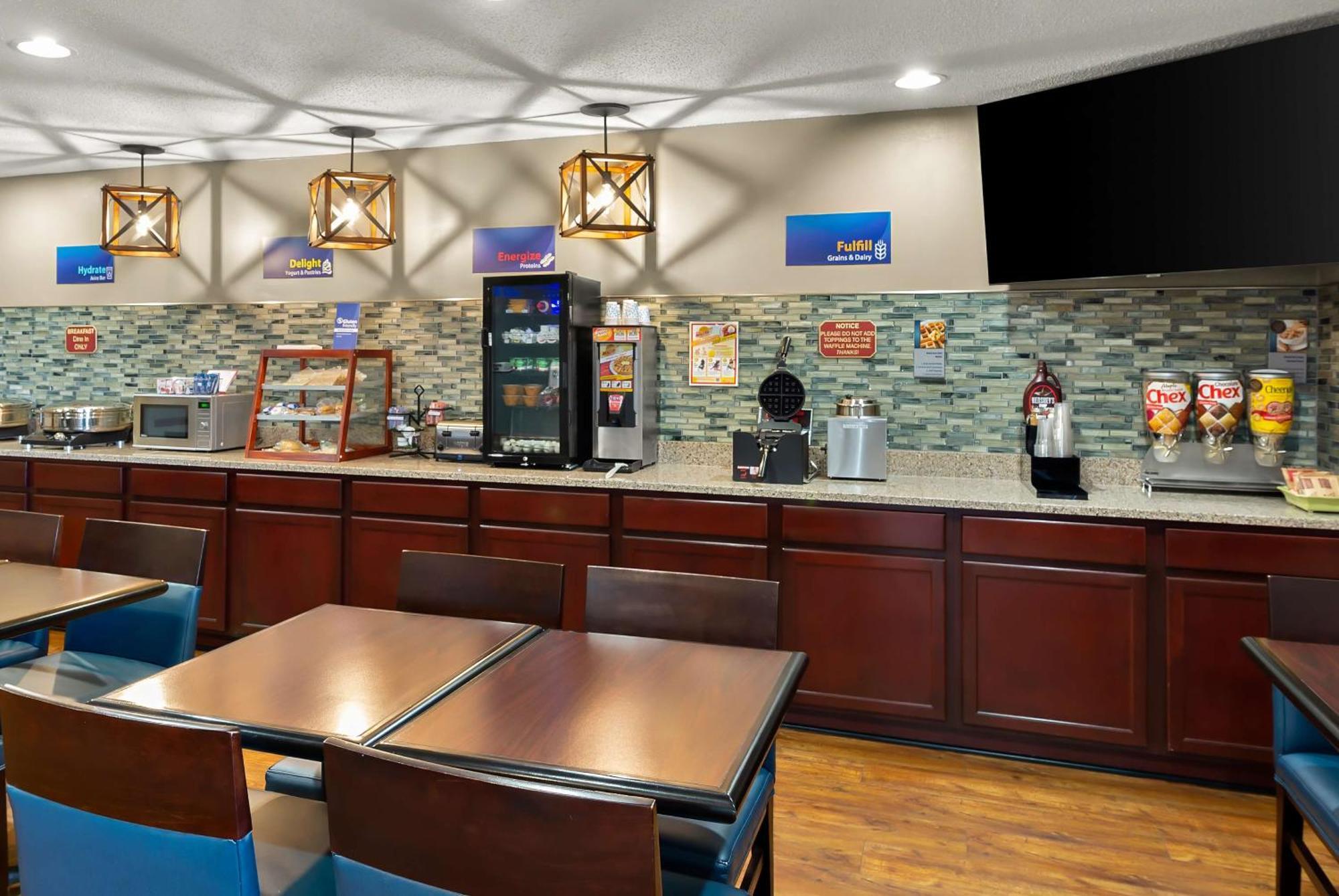 Best Western Lakewood Inn Hebron Eksteriør billede