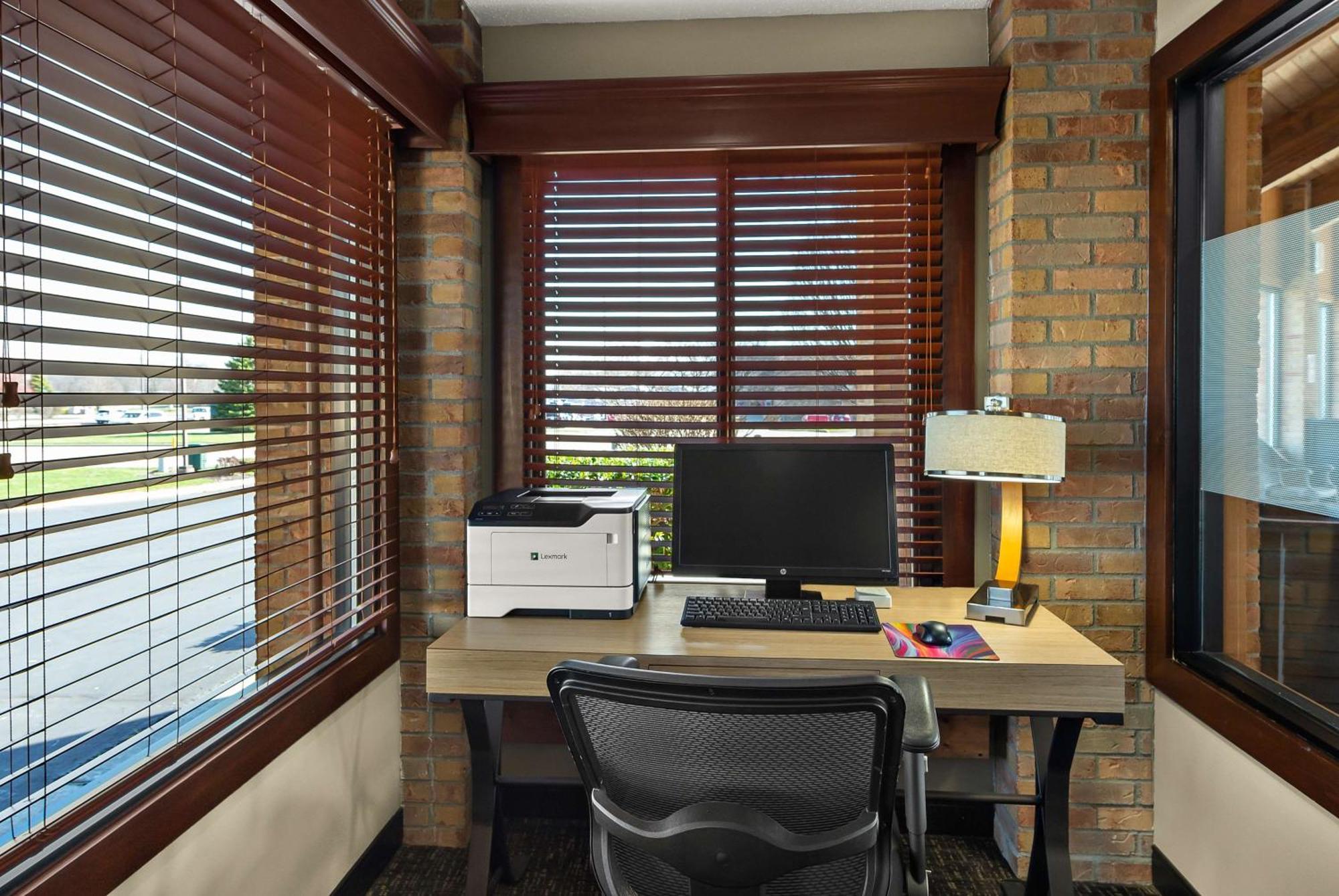 Best Western Lakewood Inn Hebron Eksteriør billede